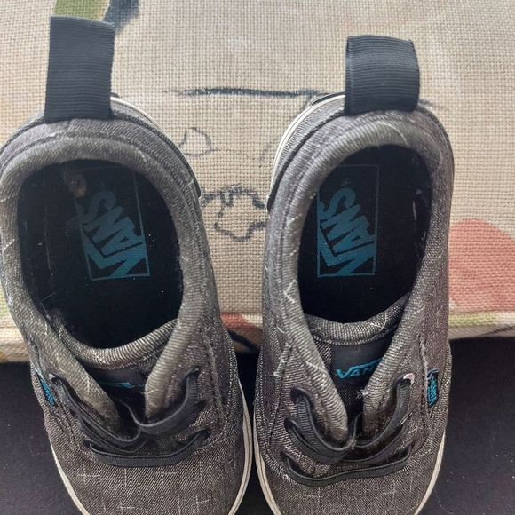 Vans toddler shoes - Picture 2 of 4